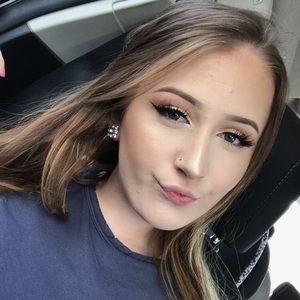 Meet your Posher, Mia